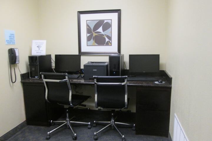 Holiday Inn Express & Suites Pampa by IHG