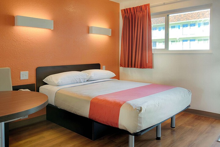 Room 15 of 27