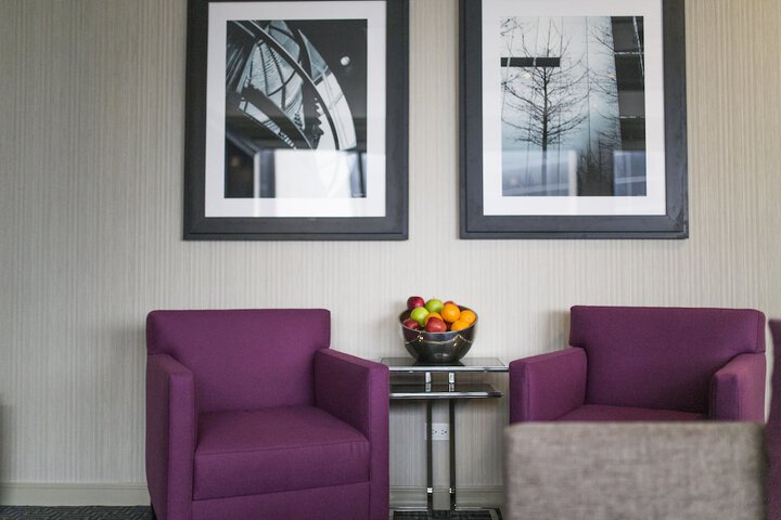 Lounge 54 of 61