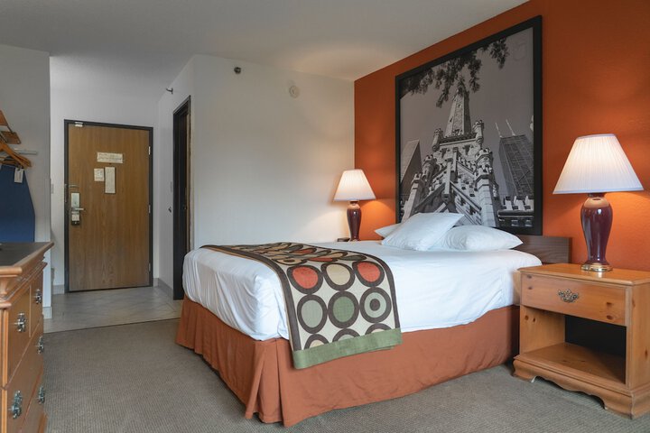 Room 25 of 49