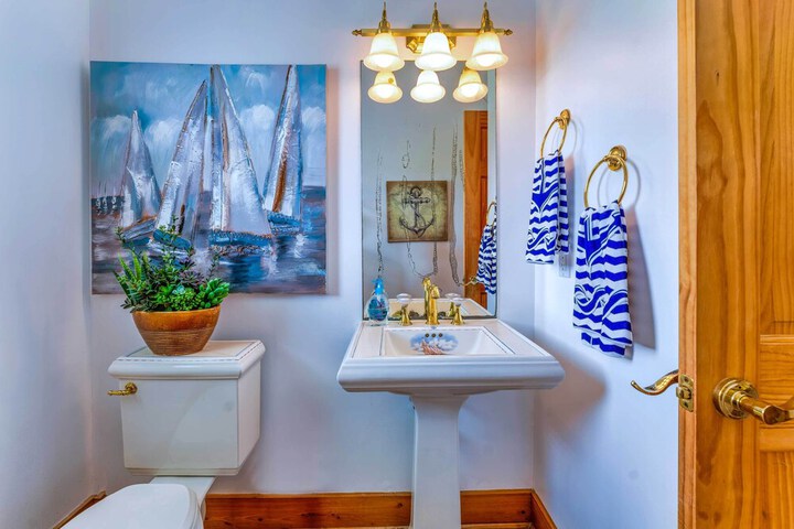 Riverfront Carrabelle Home w / Furnished Patio!