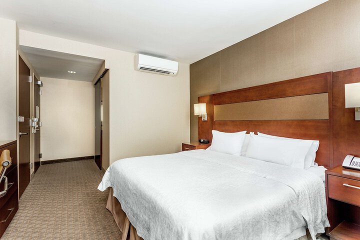 Room 32 of 44