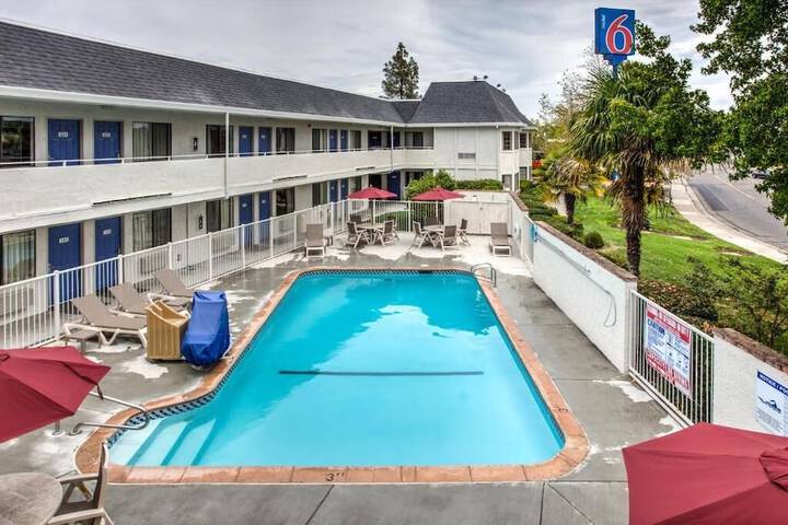 Pool 10 of 65