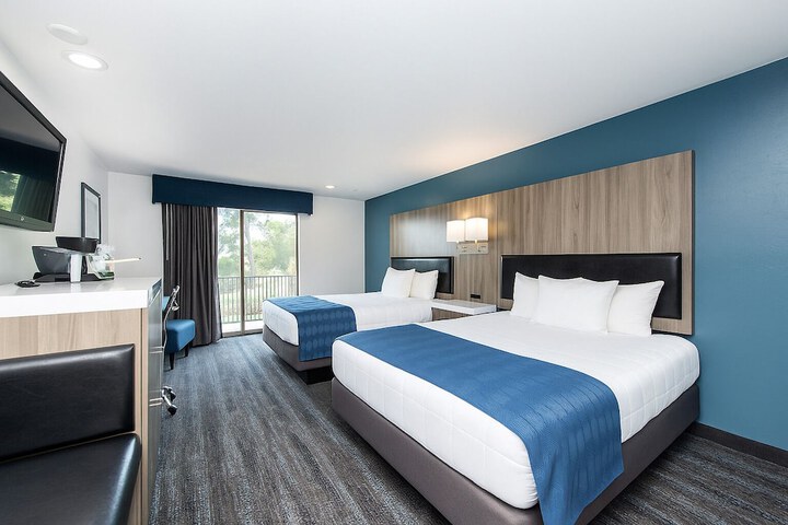 Oyster Bay Inn & Suites