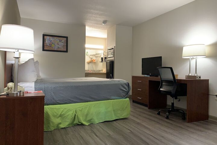 Room 33 of 46