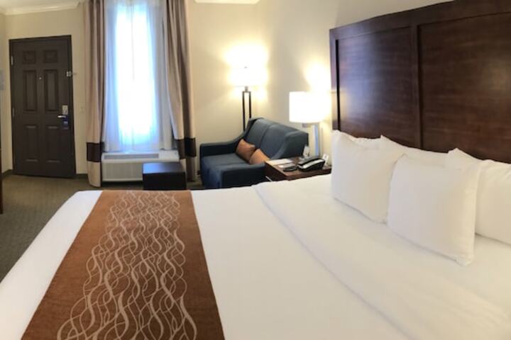 Room 83 of 136