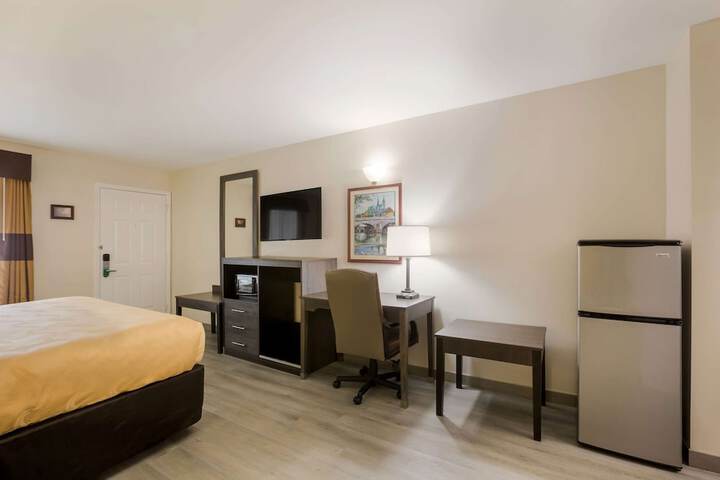 Room 28 of 35