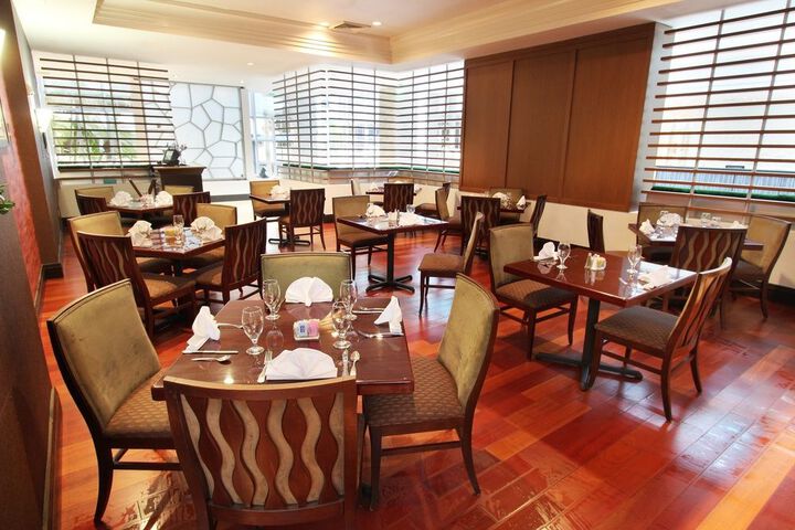 SAWGRASS GRAND HOTEL AND SUITES SPORTS C