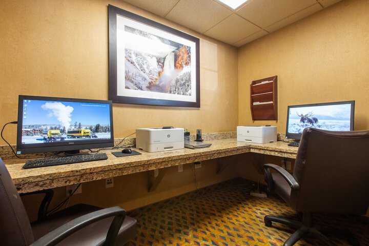 Business Center 214 of 215