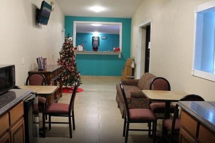 Room 13 of 21