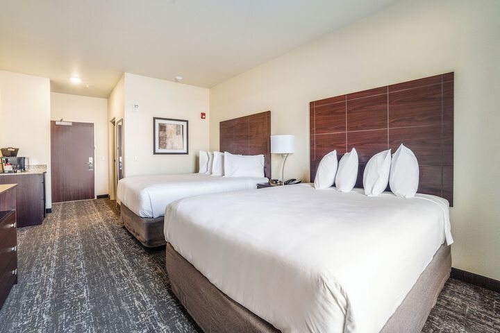 Cobblestone Hotel & Suites - Newport