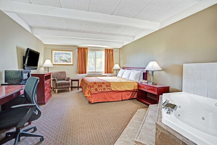 Room 8 of 17