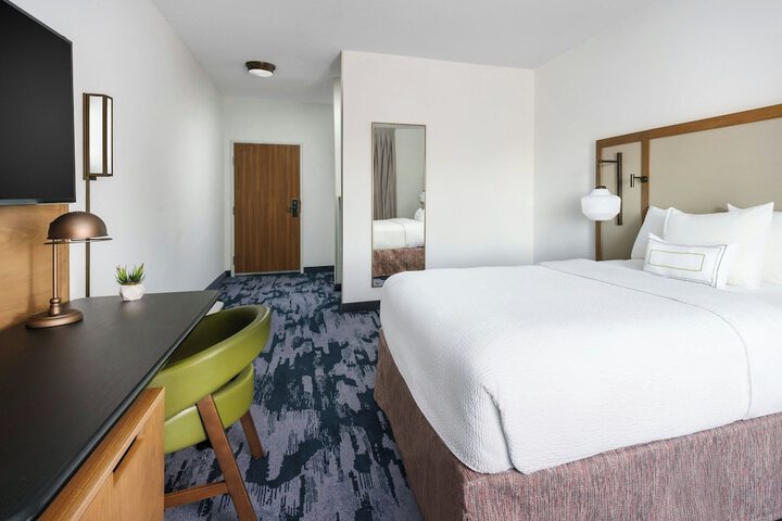 Room 25 of 28