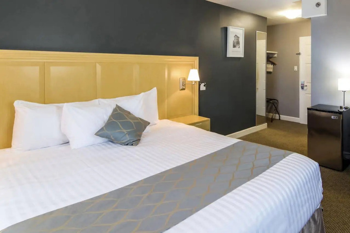 RED LION INN & SUITES ABBOTSFORD