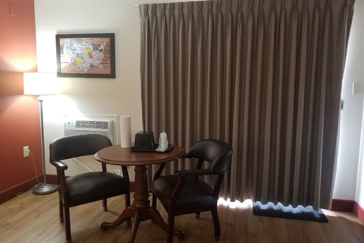 Econo Lodge Cadillac