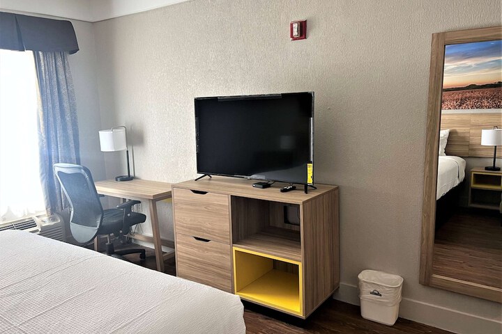 Room 11 of 33