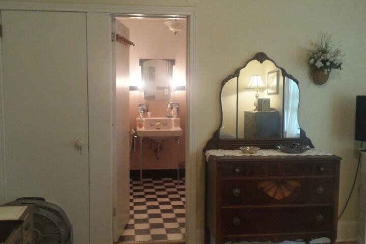 Room 23 of 47