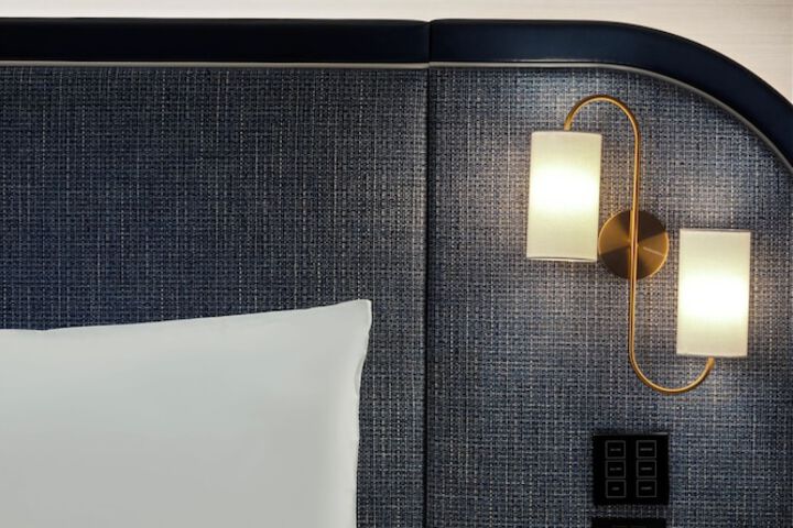 Room 34 of 182