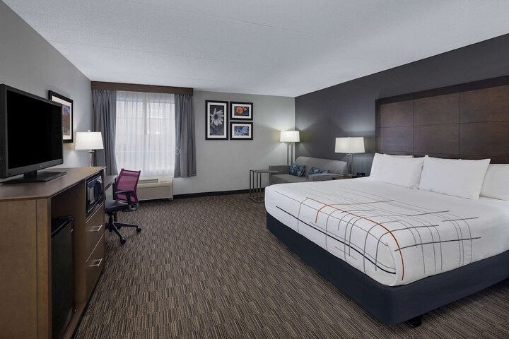 Room 8 of 27