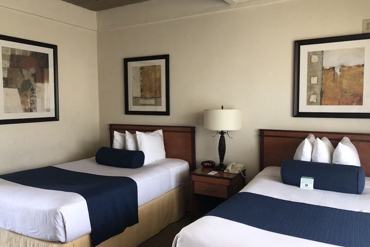 Room 15 of 33