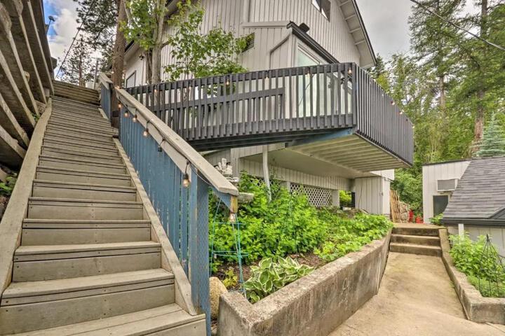 Lakefront Honeymoon Bay Studio Cottage