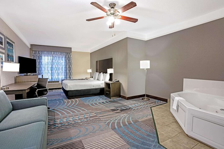 La Quinta Inn & Suites by Wyndham Conroe