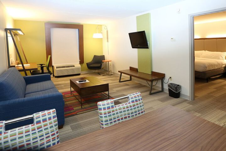 Room 10 of 26