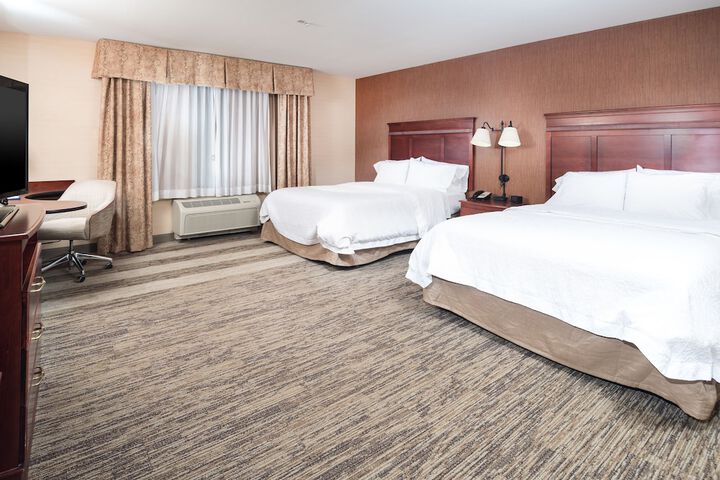 Hampton Inn & Suites Greensburg