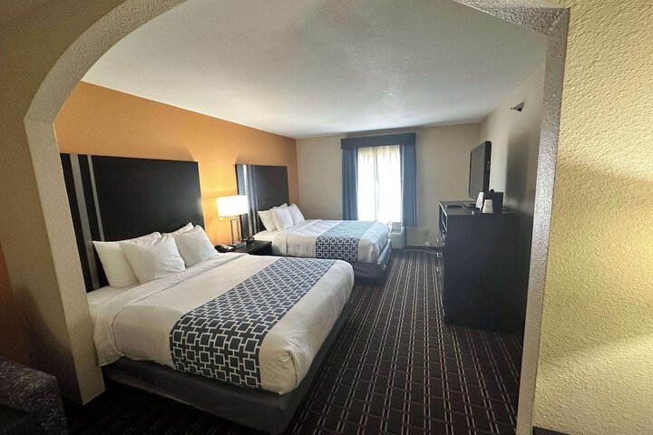 Best Western Plus Bass Hotel & Suites