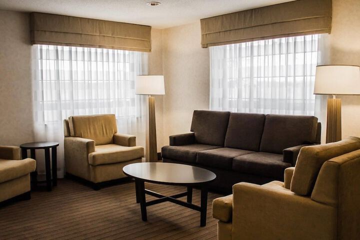 Suburban Studios Johnstown - Richland Town Center