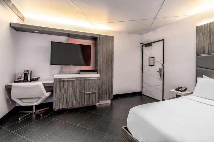 Room 46 of 76