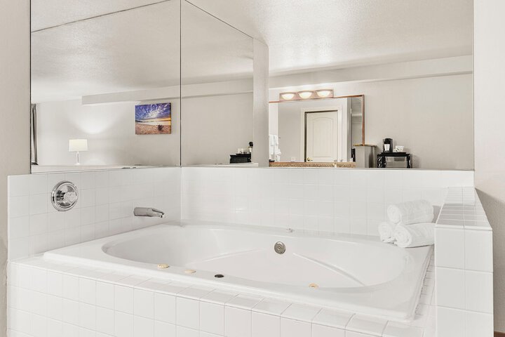 The Ashley Inn & Suites