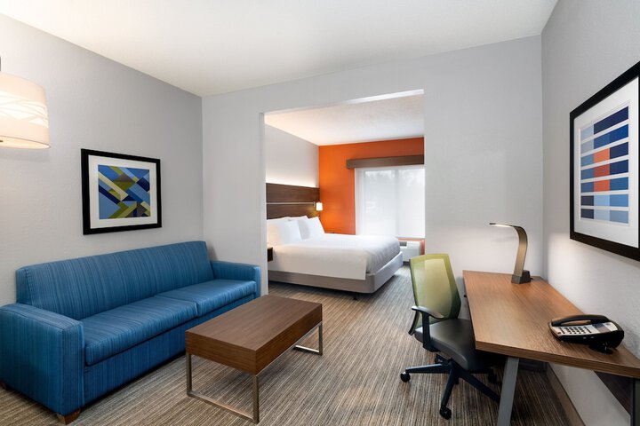 Room 19 of 40