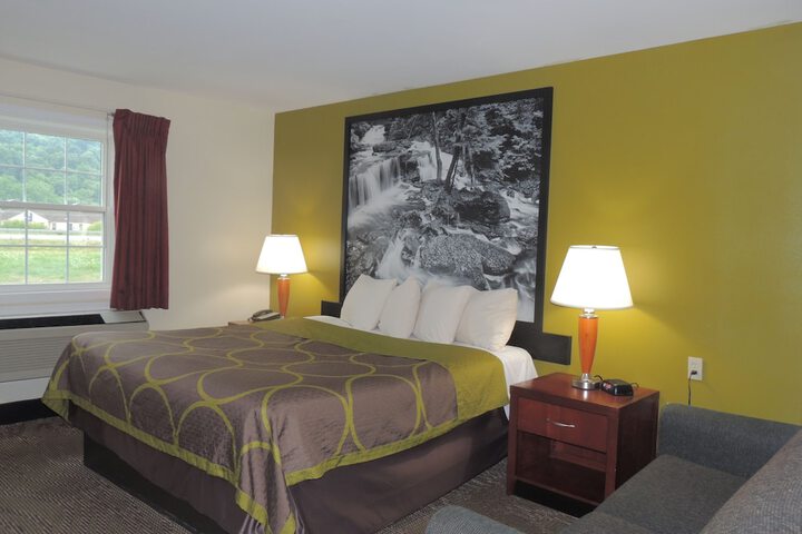 Super 8 by Wyndham Mifflinville Near Bloomsburg