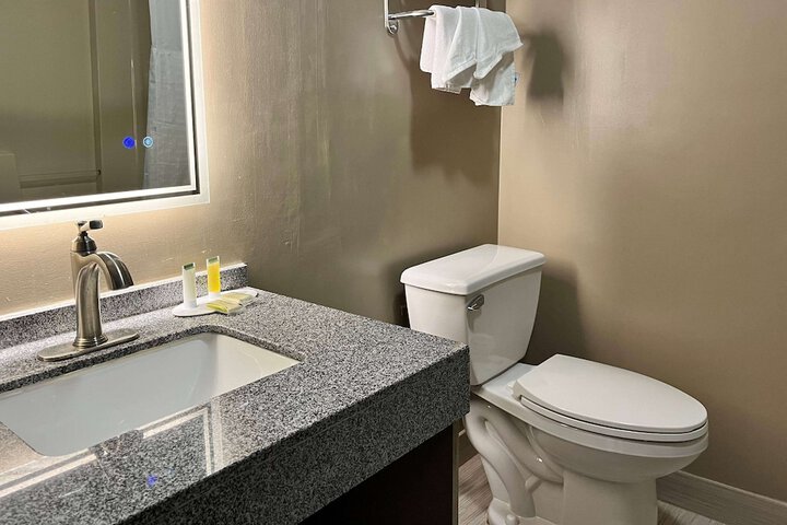 Room 13 of 25