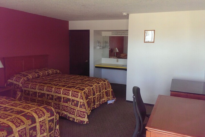 Room 6 of 18