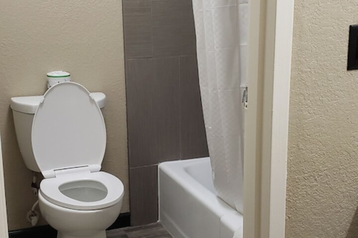 Room 12 of 18