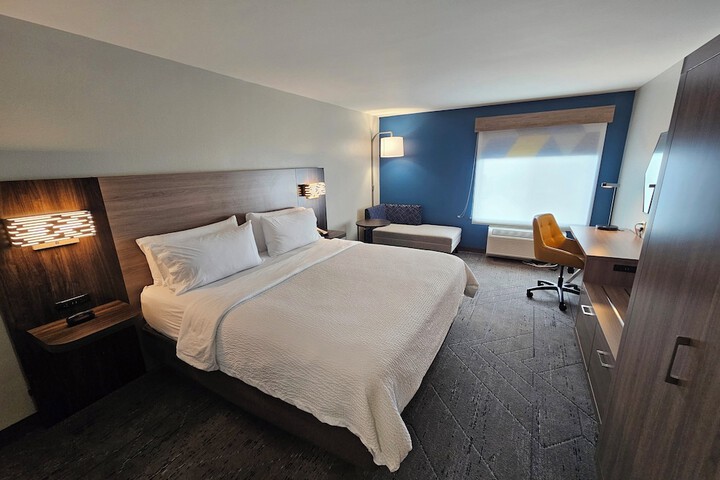 Room 30 of 61
