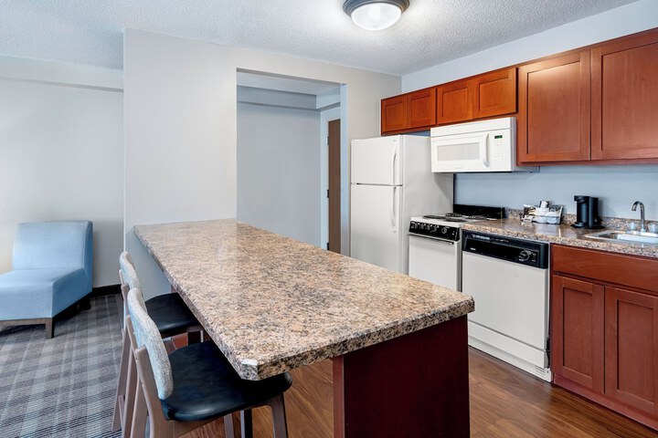 AmericInn by Wyndham Valley City - Conference Center