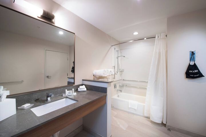 Room 15 of 33