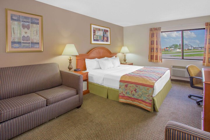 Room 32 of 102