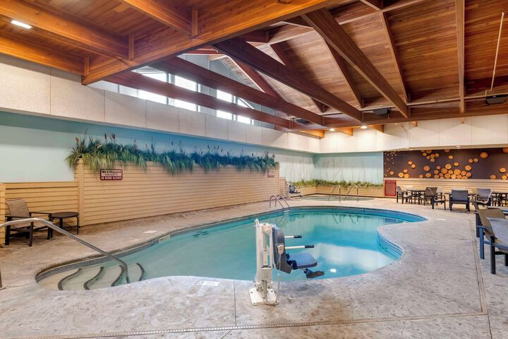 Best Western Premier The Lodge on Lake Detroit