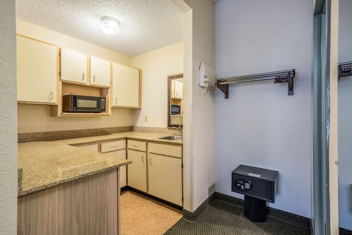 Room 21 of 33