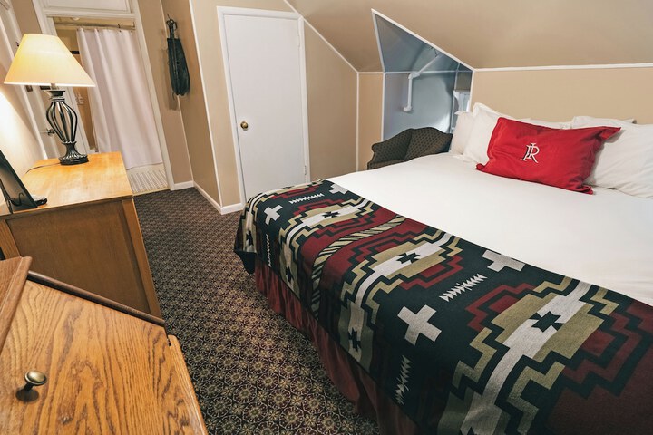 Room 28 of 62