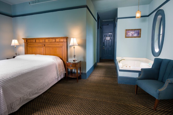 Room 76 of 112