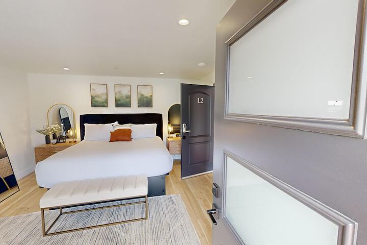 Room 16 of 131