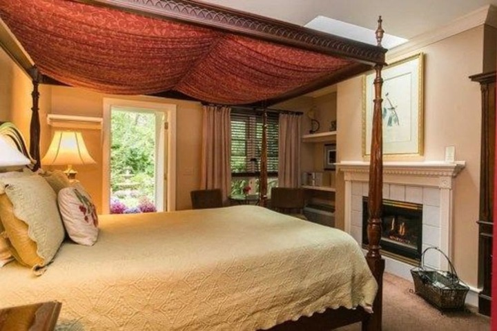 Hidden Garden Cottages & Suites