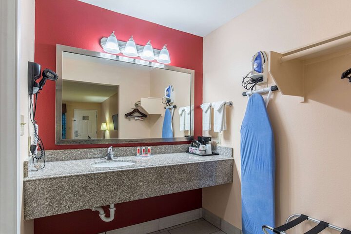 Room 6 of 24