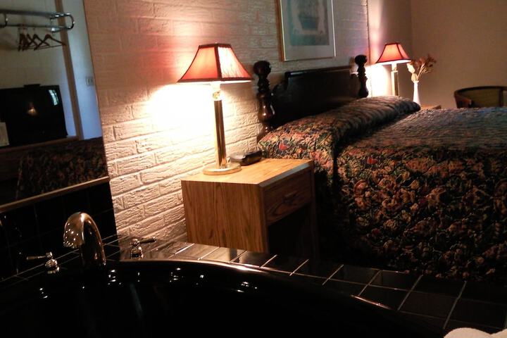Colonial Inn Motel