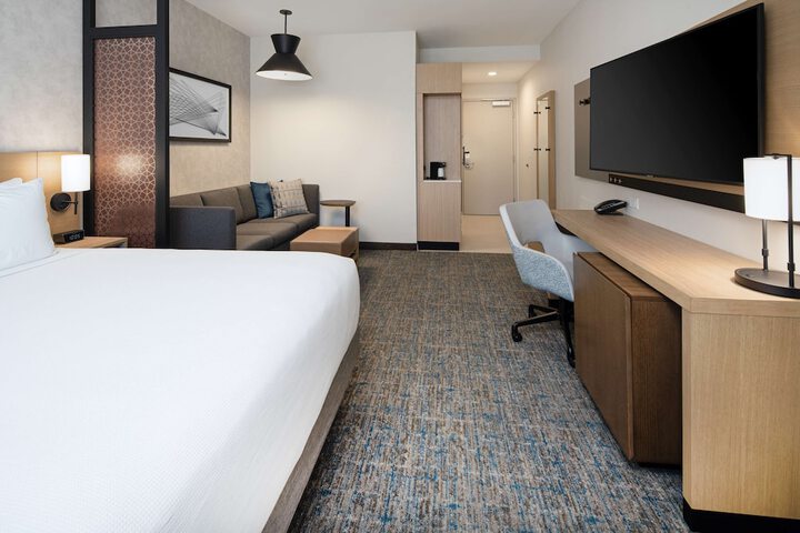 Room 16 of 34